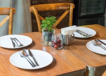 How to Choose the Perfect Material for Your 6-Seater Dining Table